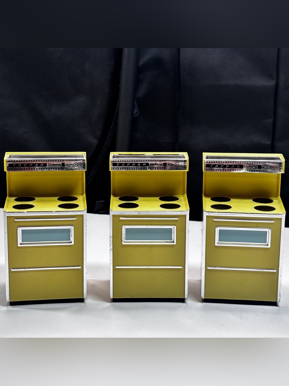 Tappan Yellow Stove Range Plastic 2 Salt & Pepper Shakers 1 Salesman Sample Vtg